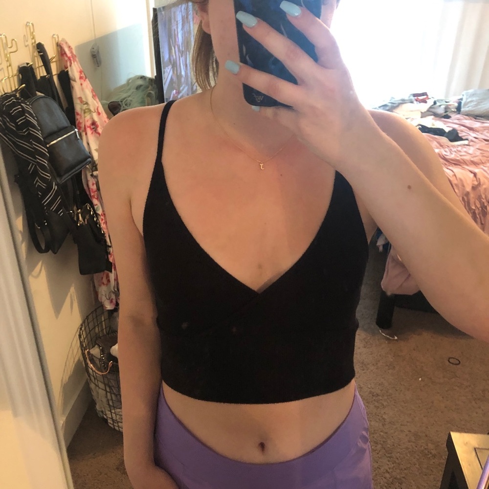Cropped black top